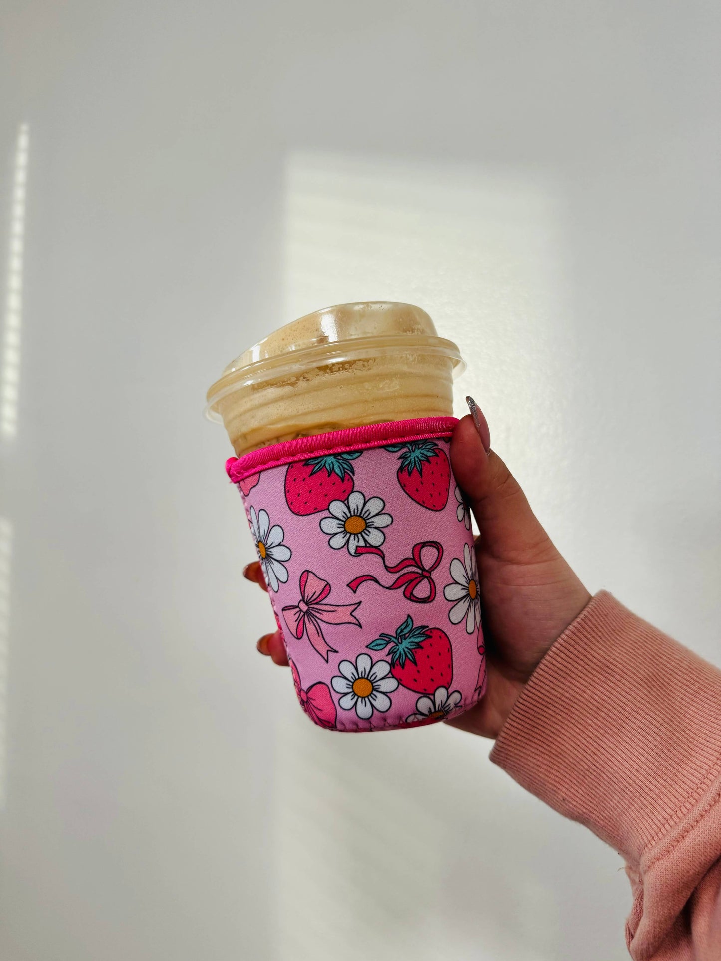 Retro Strawberry Drink Sleeves